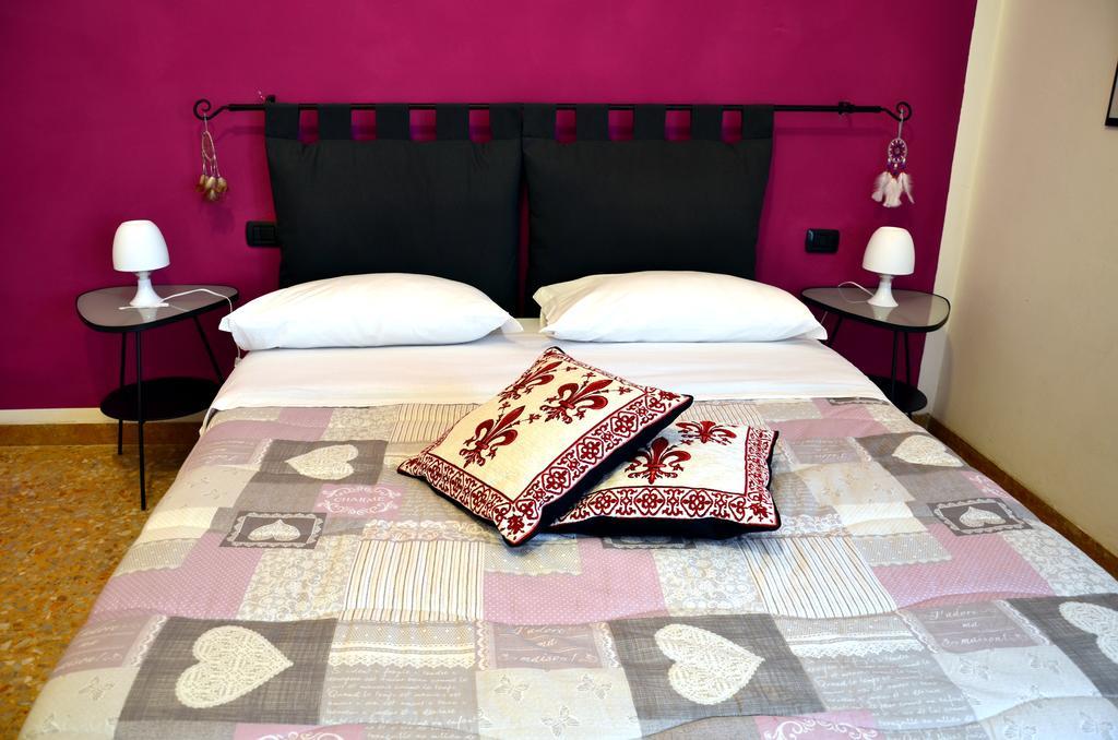L'Acchiappasogni Bed & Breakfast ฟลอเรนซ์ ห้อง รูปภาพ